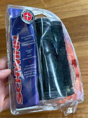 🎈2/$20 - Schwinn Ergo Comfort Grips.